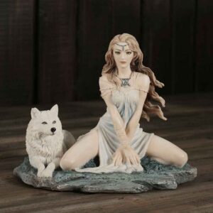 Call Of The Wild Wolf Statue